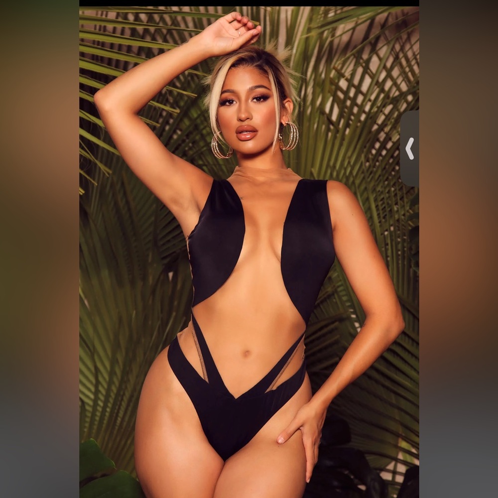 Illusion bathing suit 👙🖤